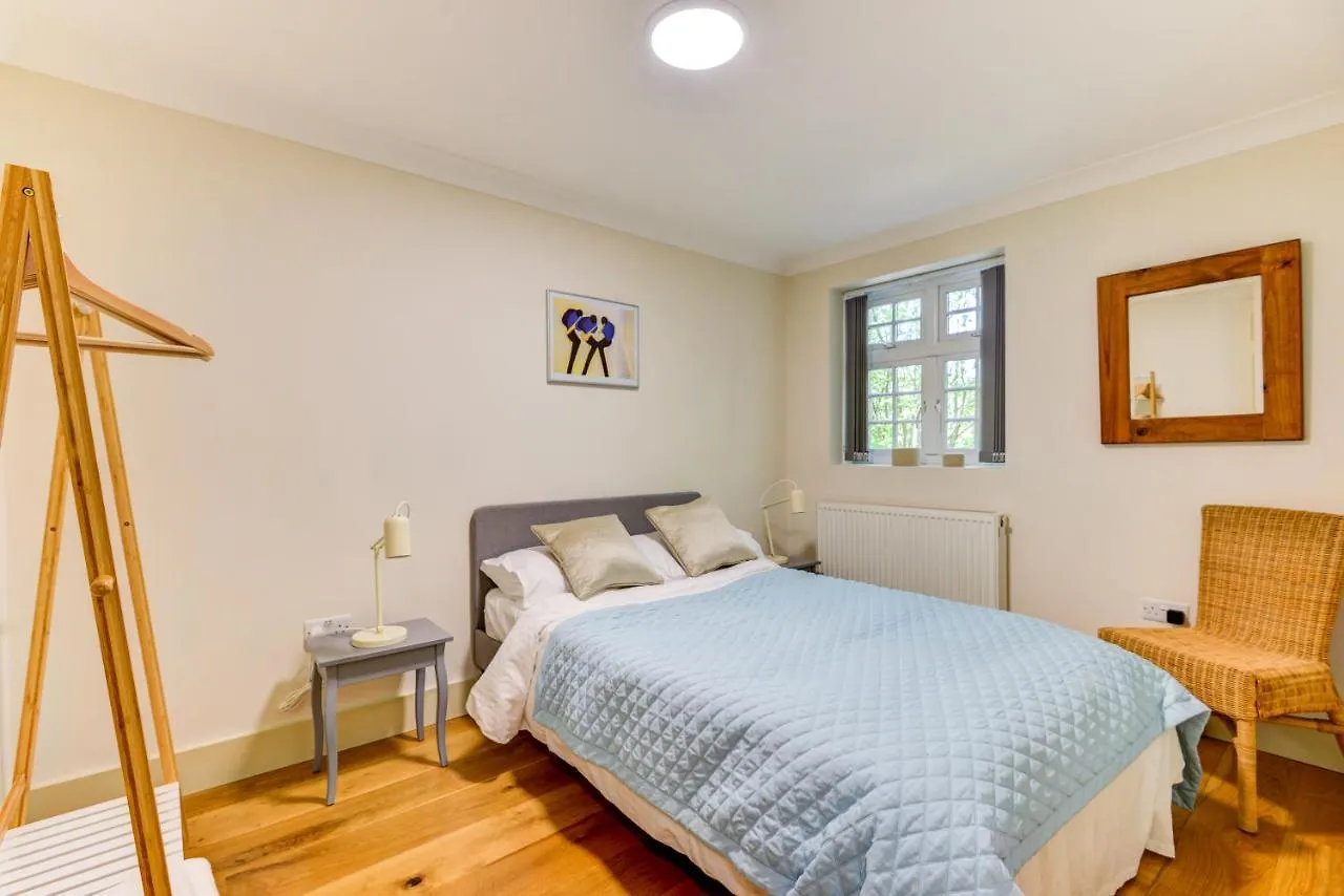 Redhill Town Centre Apartment By Livingo United Kingdom