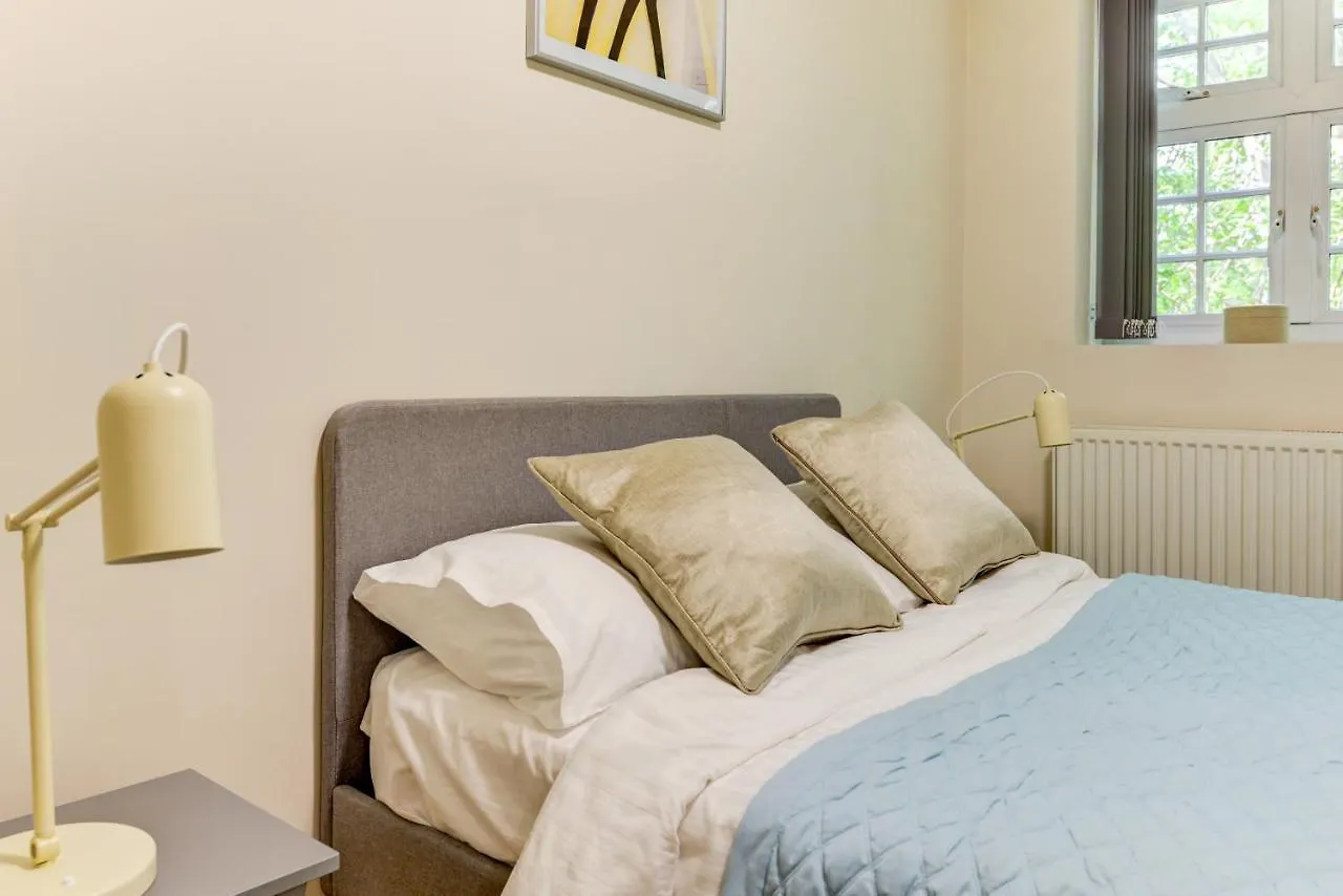 Redhill Town Centre Apartment By Livingo United Kingdom