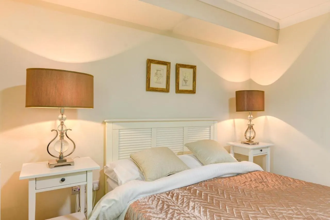 Redhill Town Centre Apartment By Livingo Redhill (Surrey)