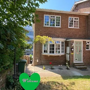 Apartment Redhill Town Centre 3 Bed House Near Gatwick Airport, Easy Commute To London, Redhill (Surrey)